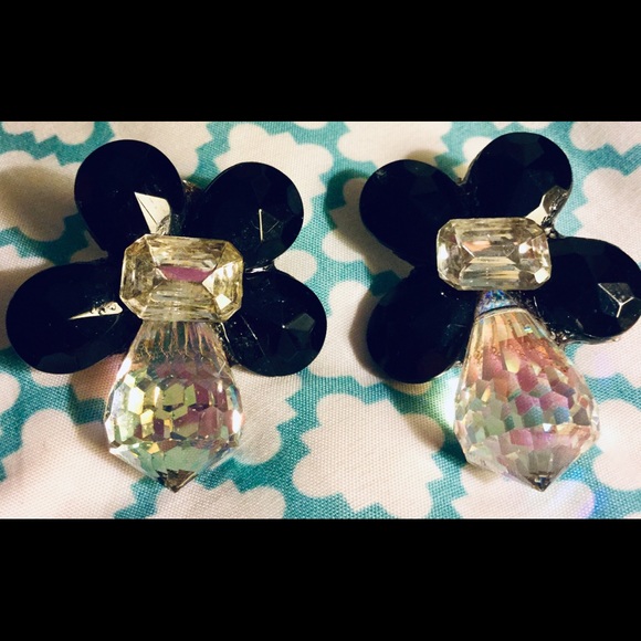 Vintage Black Iridescent Clip-On Earrings - Picture 2 of 4